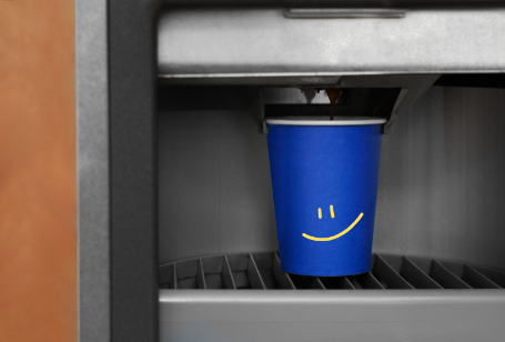 كيفية العثور على أكواب ورقية متوافقة مع آلة البيع الخاصة بك